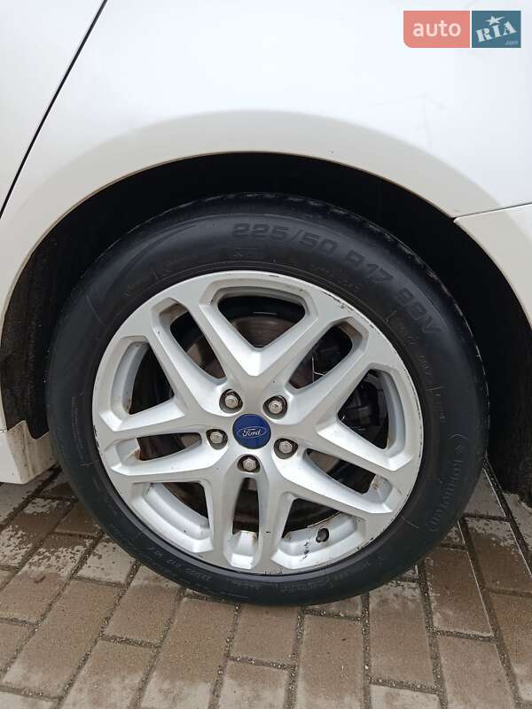 Седан Ford Fusion 2015 в Львове