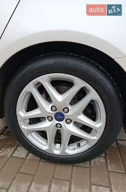 Седан Ford Fusion 2015 в 