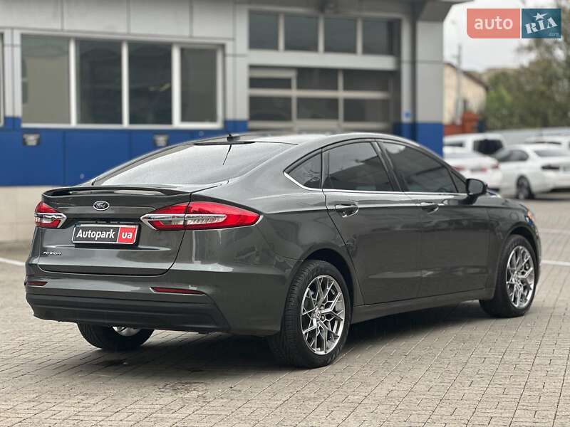 Седан Ford Fusion 2019 в Одесі