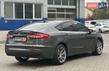 Седан Ford Fusion 2019 в 