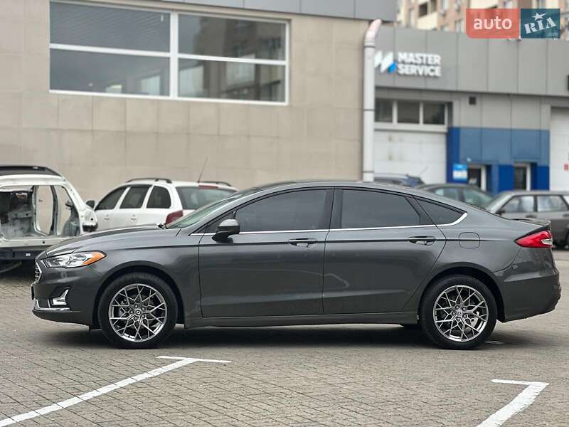 Седан Ford Fusion 2019 в Одесі