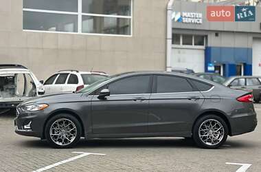 Седан Ford Fusion 2019 в 