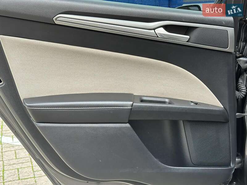 Седан Ford Fusion 2019 в Одесі