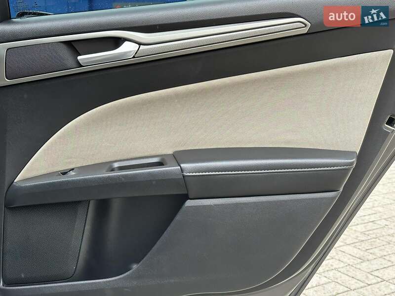 Седан Ford Fusion 2019 в Одесі