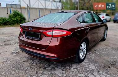 Седан Ford Fusion 2015 в 