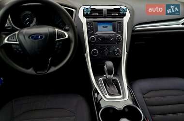 Седан Ford Fusion 2015 в 