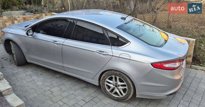 Седан Ford Fusion 2015 в Иршаве