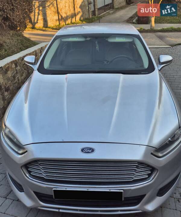 Седан Ford Fusion 2015 в Иршаве