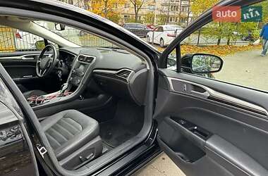 Седан Ford Fusion 2015 в 