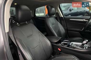 Седан Ford Fusion 2013 в 