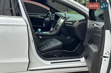 Седан Ford Fusion 2016 в 