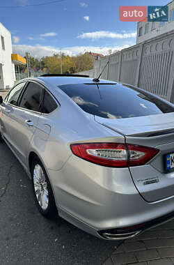 Седан Ford Fusion 2016 в 
