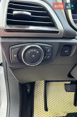 Седан Ford Fusion 2016 в 