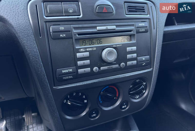 Хэтчбек Ford Fusion 2006 в Долине