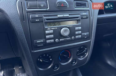 Хэтчбек Ford Fusion 2006 в 