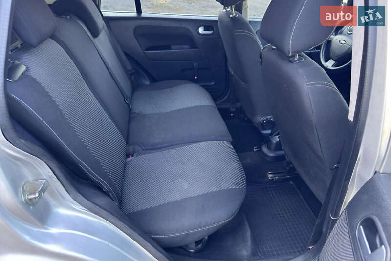 Хэтчбек Ford Fusion 2006 в Долине