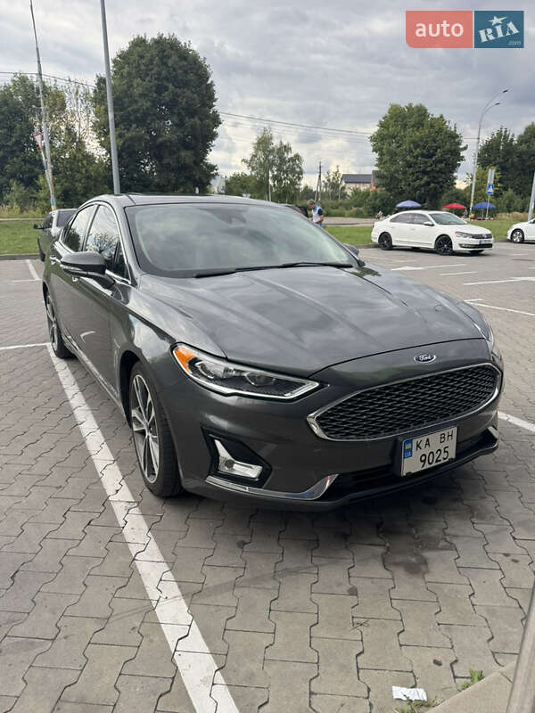 Седан Ford Fusion 2019 в 