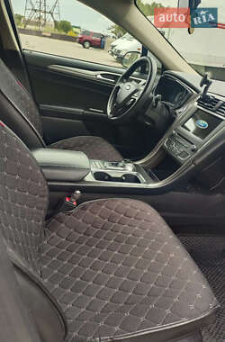 Седан Ford Fusion 2017 в 