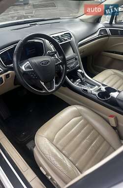 Седан Ford Fusion 2015 в 