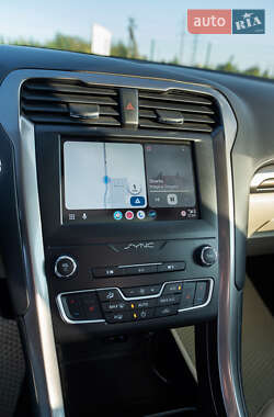 Седан Ford Fusion 2018 в 