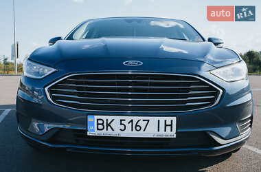Седан Ford Fusion 2018 в 
