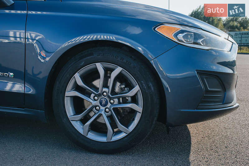 Седан Ford Fusion 2018 в Рівному