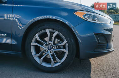 Седан Ford Fusion 2018 в 