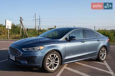 Седан Ford Fusion 2018 в 