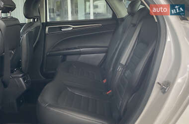 Седан Ford Fusion 2015 в 