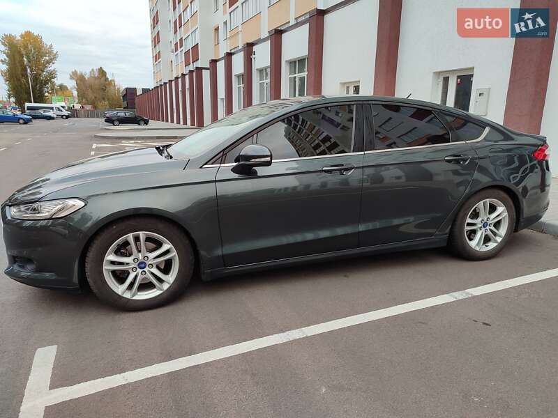 Седан Ford Fusion 2015 в Вишневом