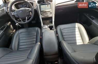Седан Ford Fusion 2018 в 