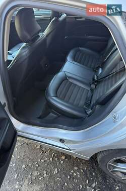 Седан Ford Fusion 2016 в 