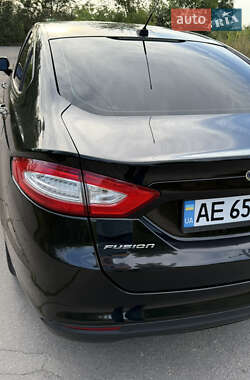 Седан Ford Fusion 2013 в 