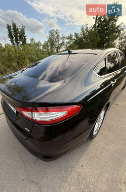Седан Ford Fusion 2013 в 