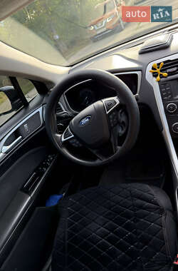 Седан Ford Fusion 2013 в 