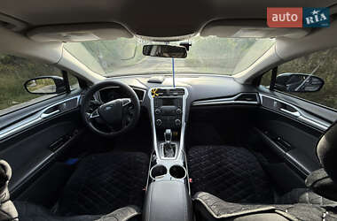 Седан Ford Fusion 2013 в 