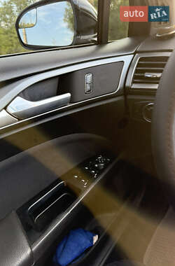 Седан Ford Fusion 2013 в 