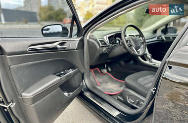 Седан Ford Fusion 2015 в 