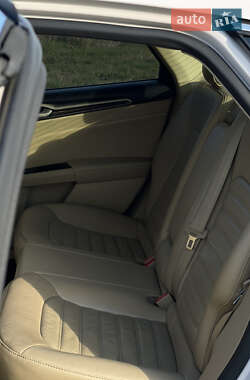 Седан Ford Fusion 2014 в 