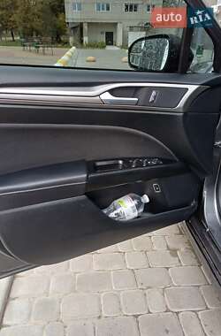 Седан Ford Fusion 2017 в 