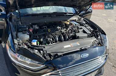 Седан Ford Fusion 2016 в 