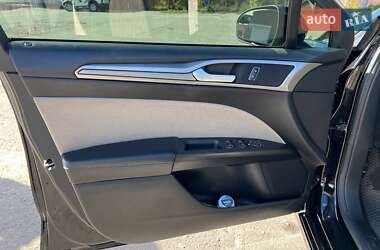 Седан Ford Fusion 2016 в 