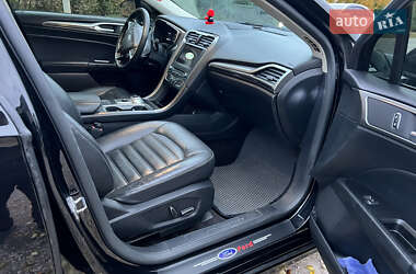 Седан Ford Fusion 2017 в 
