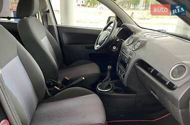 Хэтчбек Ford Fusion 2011 в 