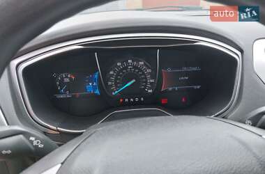 Седан Ford Fusion 2015 в 