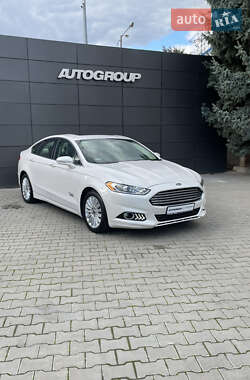 Седан Ford Fusion 2015 в 
