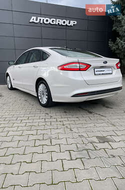 Седан Ford Fusion 2015 в 
