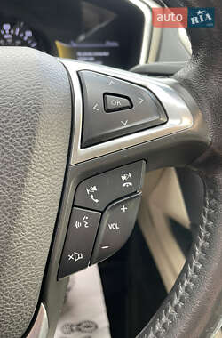 Седан Ford Fusion 2015 в 