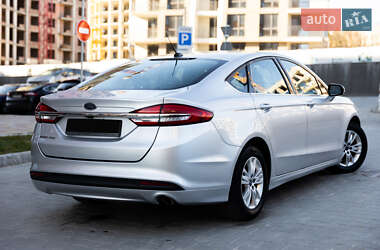 Седан Ford Fusion 2016 в 