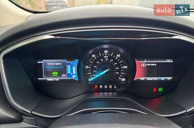 Седан Ford Fusion 2019 в 